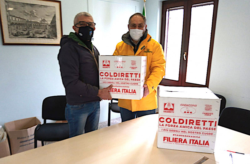 I pacchi alimentari di Coldiretti nei paesi della Valcerrina